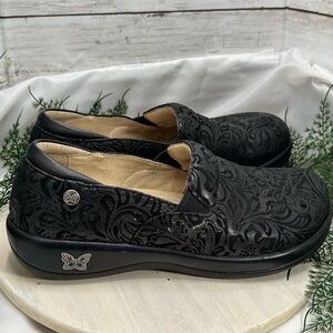 Alegria Professional Embossed Paisley Black Shoe size 40 (9.5)